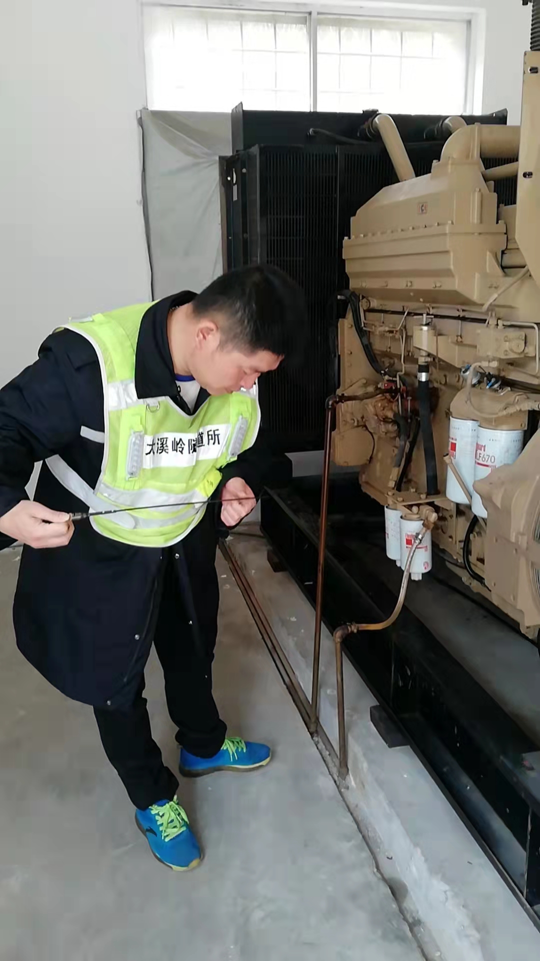 1645691073411406.jpg 2022.02.21檢查柴油發(fā)電機 陳旦平攝.jpg