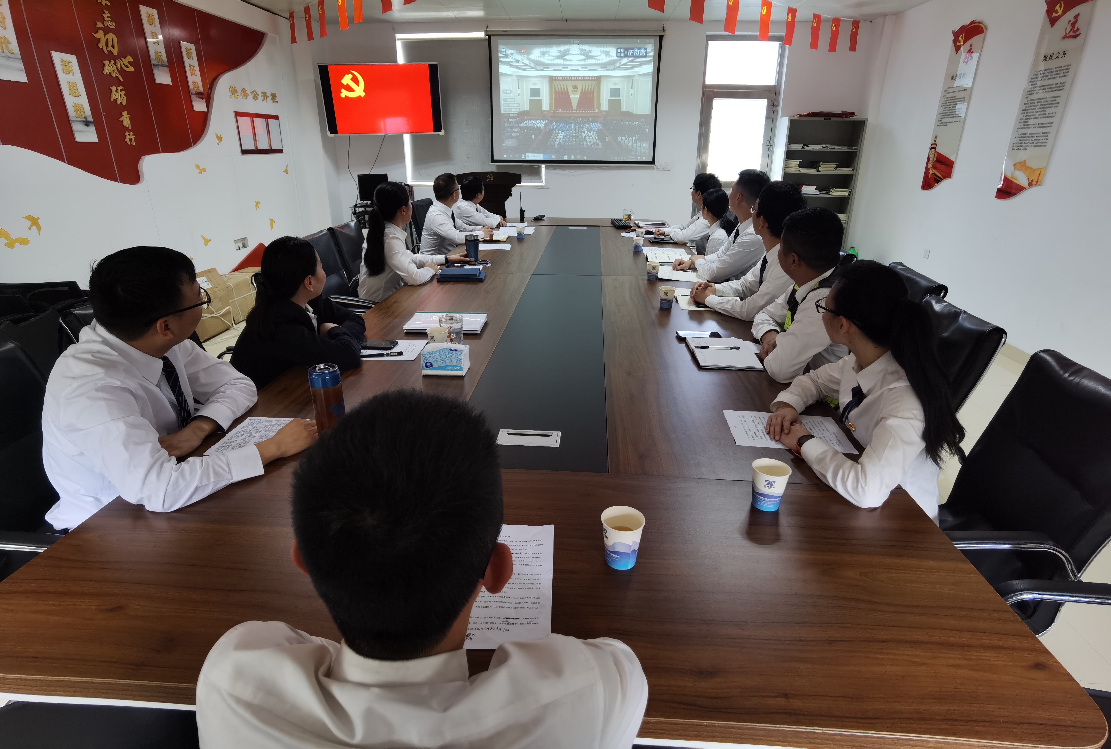 1652239406966678.jpg 溫嶺西收費所團支部組織收看大會直播.jpg