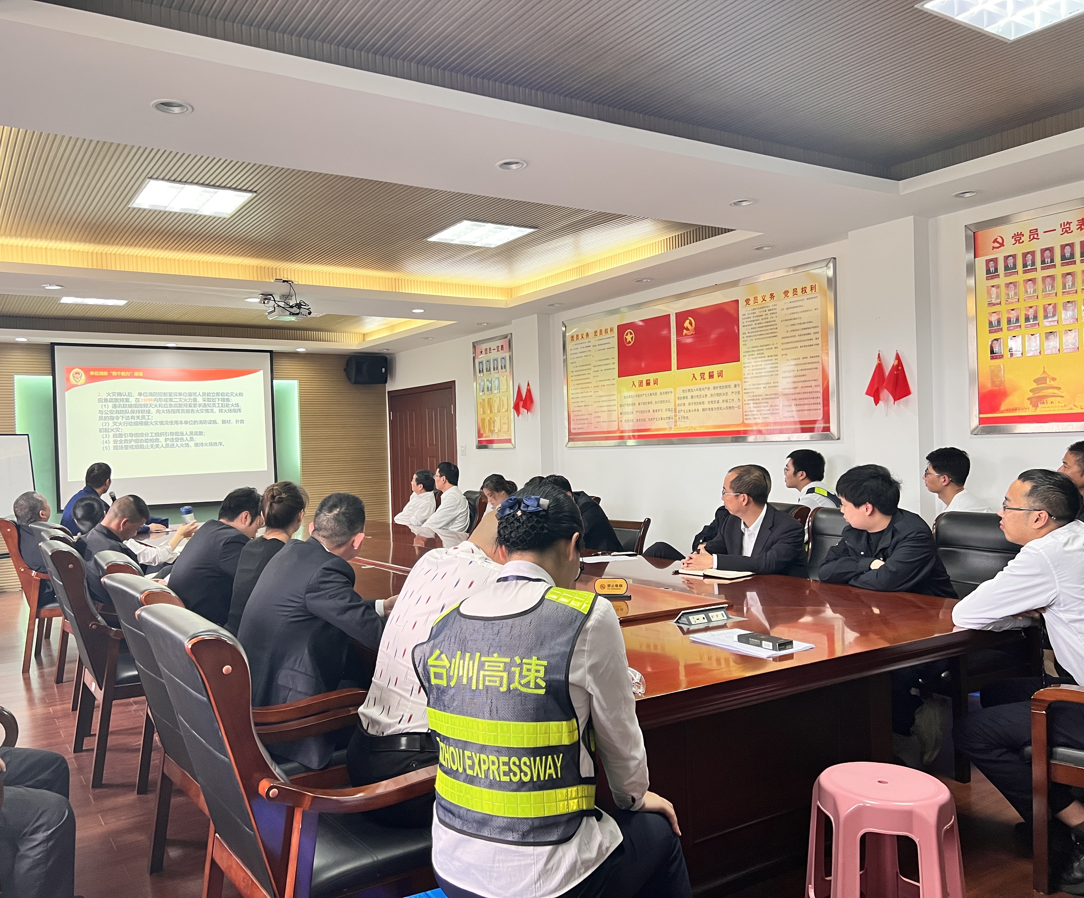 1668414890373460.jpg 20221109 圖為消防知識講座現(xiàn)場   袁莉攝.jpg