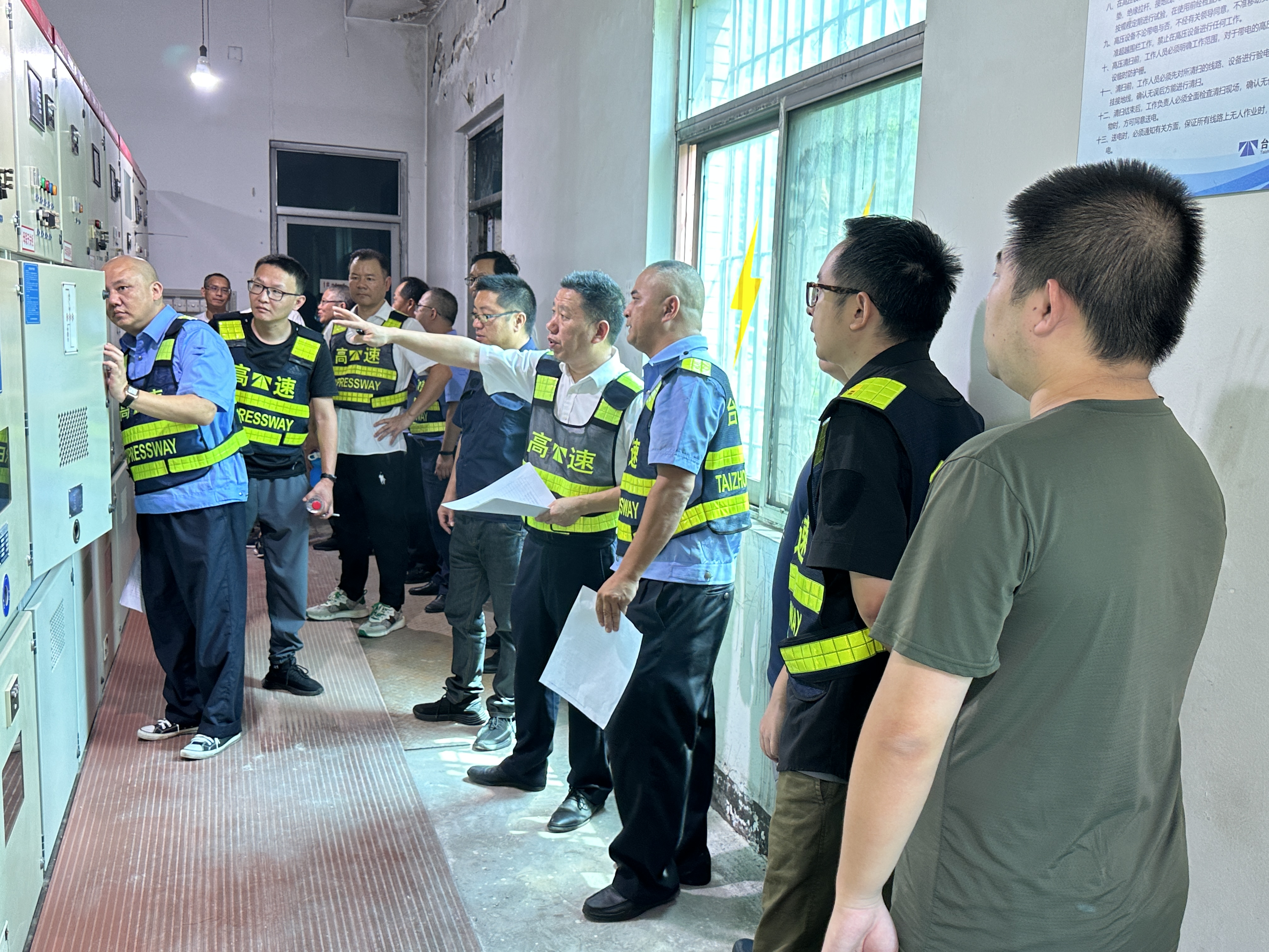 1692348783997551.jpg 2023.8.15配電房實(shí)操林玲攝.jpg