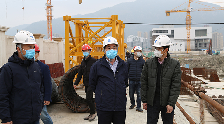 20200227  臺(tái)州高速集團(tuán)董事長陳文波檢查房產(chǎn)集團(tuán)防疫及復(fù)工情況  張波攝.jpg