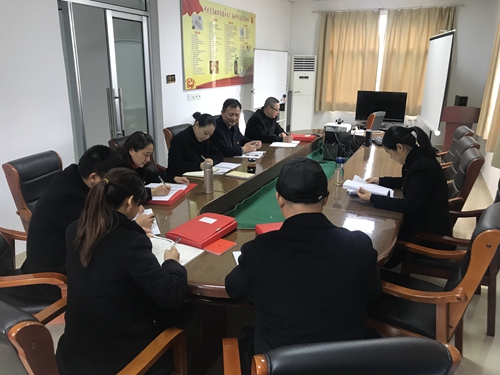 20181212  臨海南收費所黨支部組織學(xué)習(xí)《中國共產(chǎn)黨支部工作條例(試行)》  徐蘇蘇攝_副本.jpg