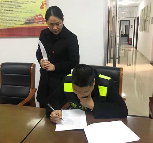 圖為考試現(xiàn)場  陳瑩攝2_副本.jpg